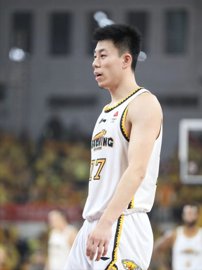 张镇麟：中国篮球的新生代锋线希望的简单介绍