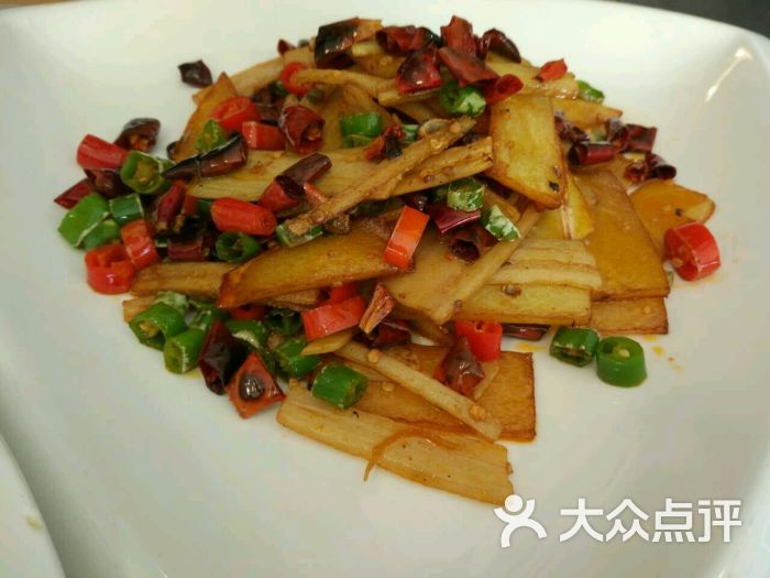 体育主题餐厅走红，边吃边看成新时尚的简单介绍