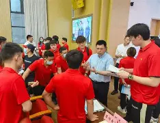 九游体育app-退役运动员进校园：千名冠军当体育辅导员