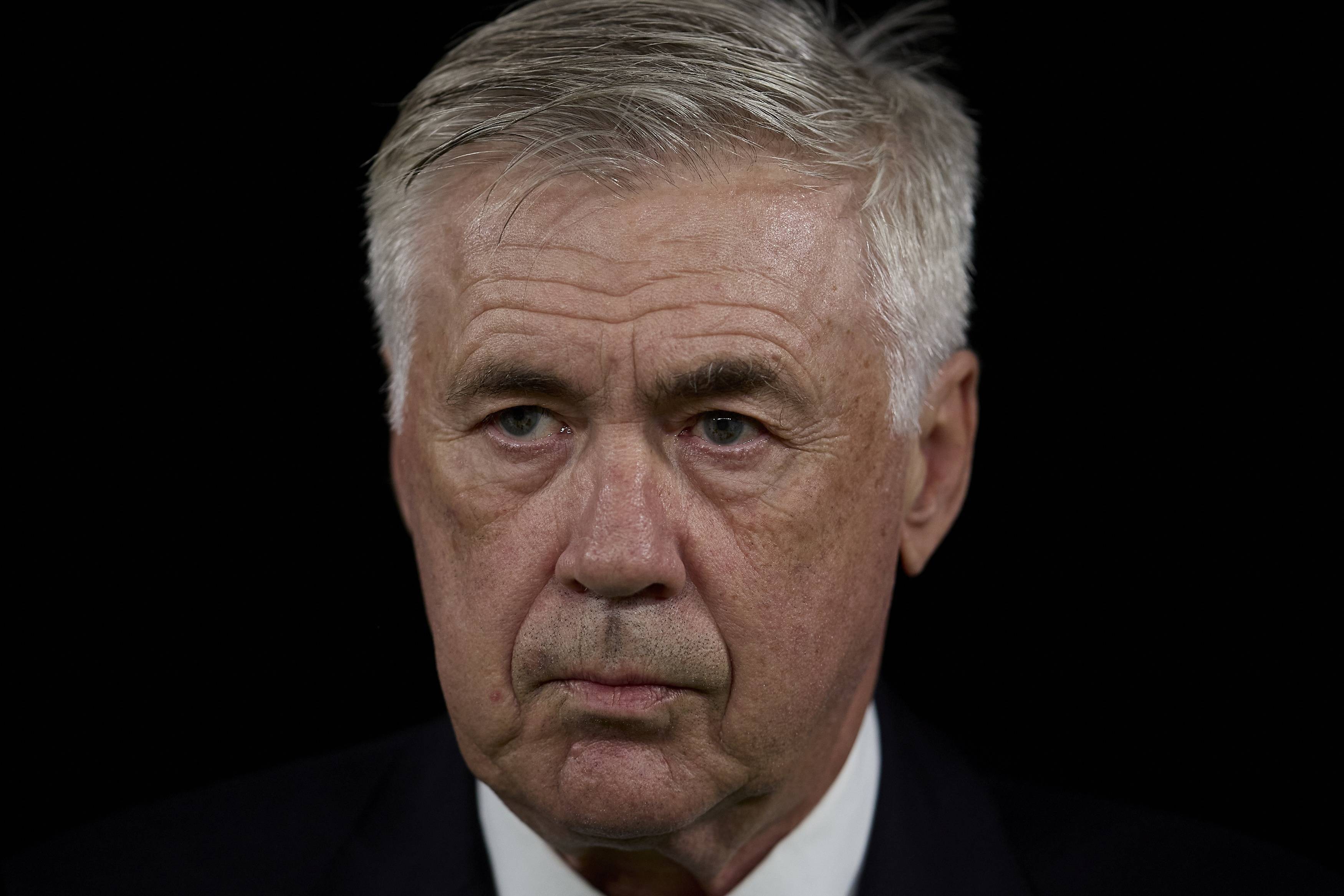 关于安切洛蒂的灵活战术：如何适应不同球队的信息