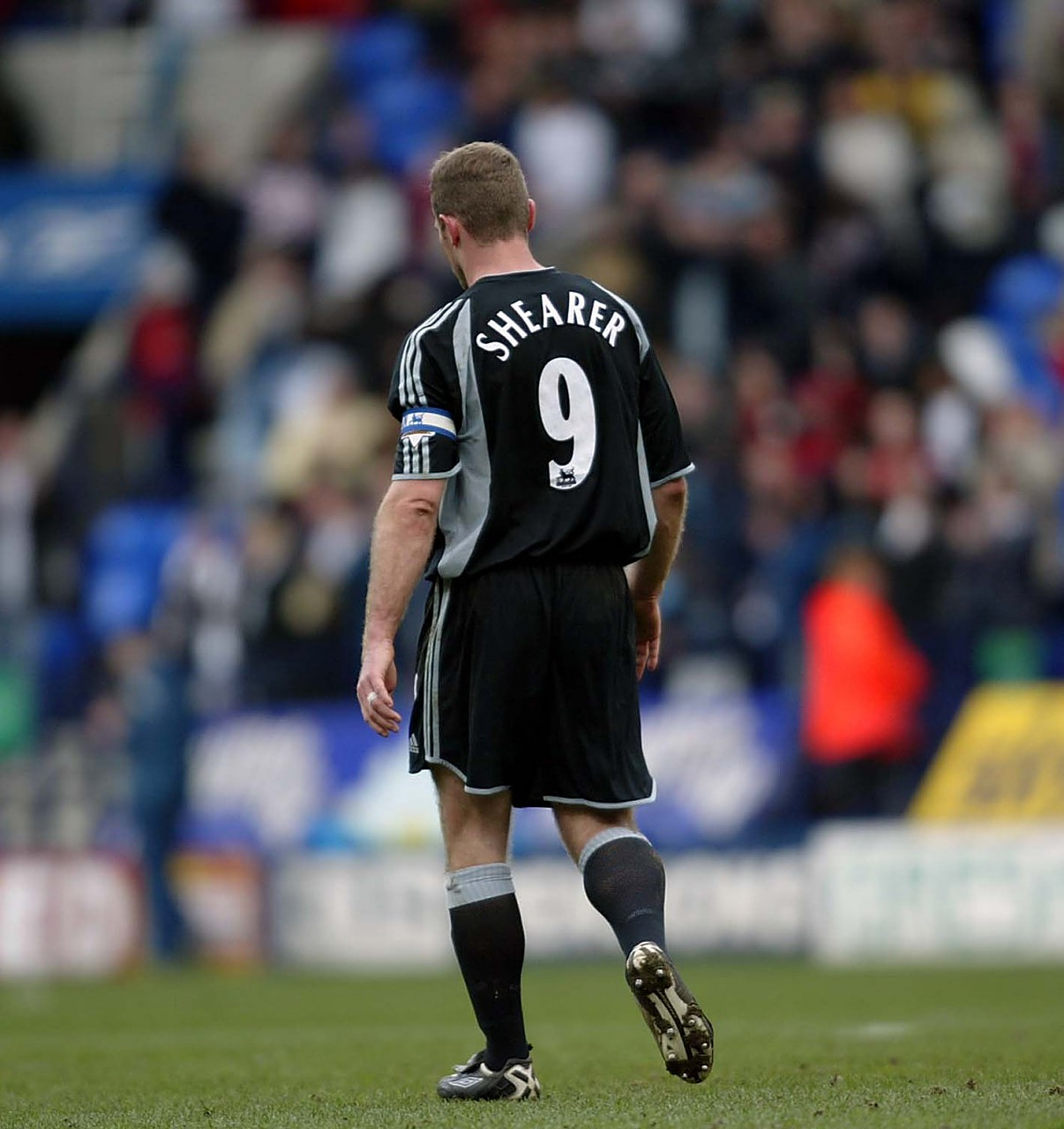 九游体育app-足球流氓：暴力与狂热的阴暗面的简单介绍